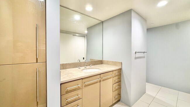Building Photo - 2 BEDROOM CONDO UNIT IN CONVENIENT DOWNTOWN HONOLULU - CAPITOL PLACE