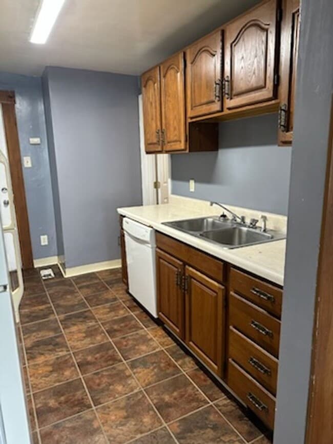 Primary Photo - 3333-3335 Parkview Ave