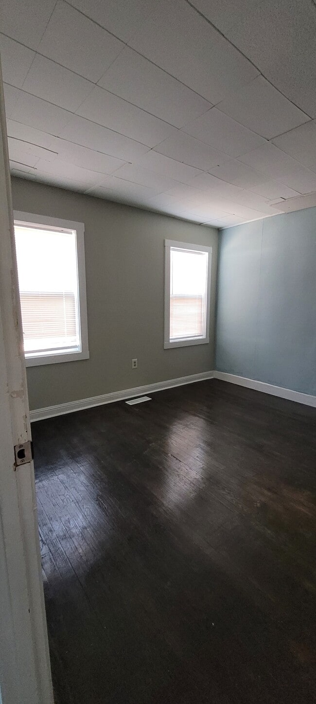 Building Photo - 2BR Duplex