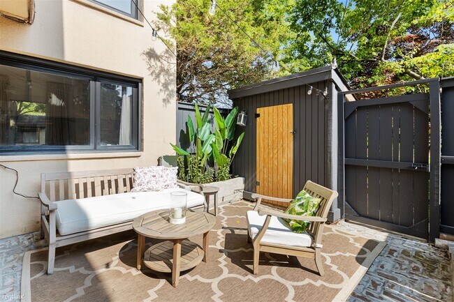 Building Photo - 3 br, 1.5 bath Townhome - 11247 Snowflake ...