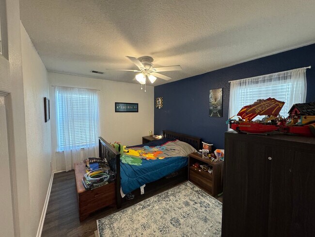 Building Photo - Three Bedroom Two Bathroom Available in Okatie!