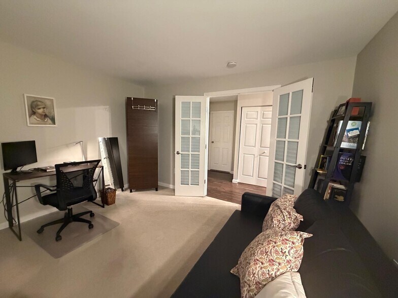 Building Photo - 100 Boatswains Way