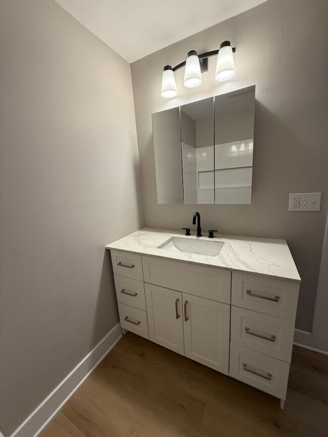 Building Photo - 1378-1380 Hamlet (Park)