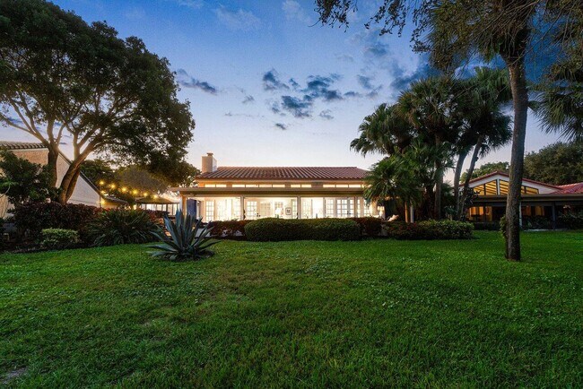 Building Photo - 18 Bristol Ln