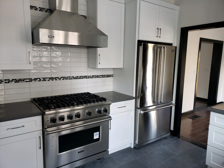 Building Photo - 1307 S Beverly Glen Blvd