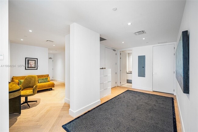 Building Photo - 700 NE 26th Terrace