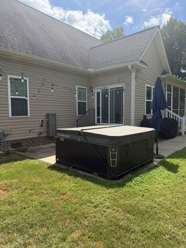 Building Photo - 207 Waverly Dr
