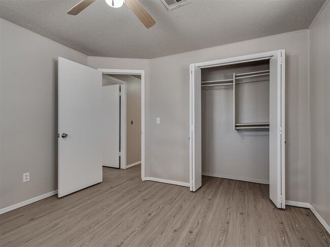 Building Photo - 1525 McGregor Dr