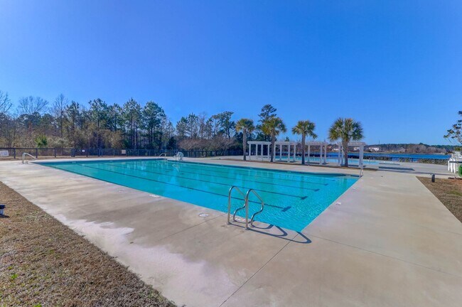 Building Photo - Pristine and Calm Home in Moncks Corner