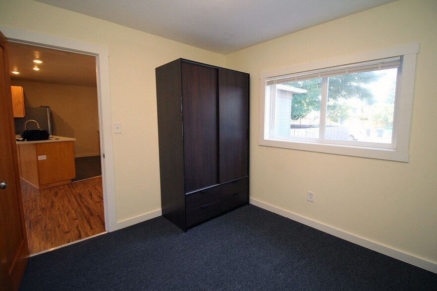 Building Photo - 6214 SE 51st Ave