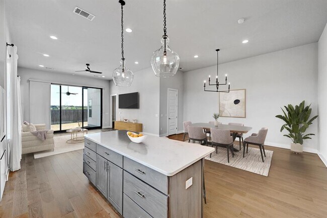 Building Photo - 7200 Cordoba Dr
