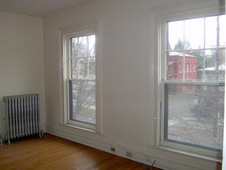 Building Photo - 437 N Aurora St