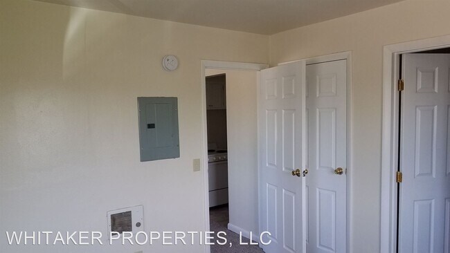 Building Photo - 4399 Riverside Dr
