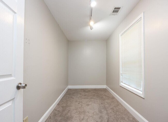 Building Photo - 3873 King Edward Trail SW