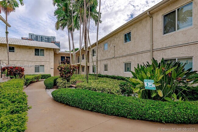 Building Photo - 8607 SW 68th Ct