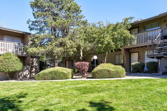 Building Photo - Lincoln Place