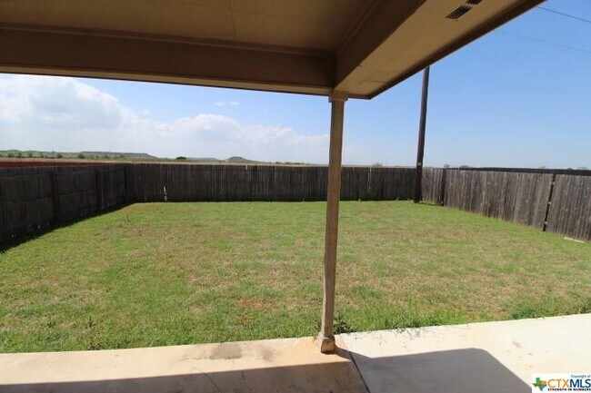 Building Photo - 304 W Gemini Ln