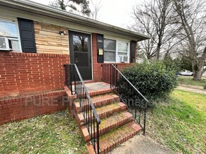 Building Photo - 6001 Ingleside Dr