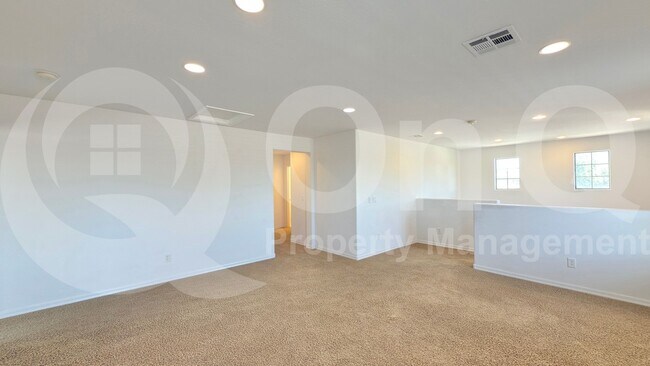 Building Photo - 730 N Robins Way