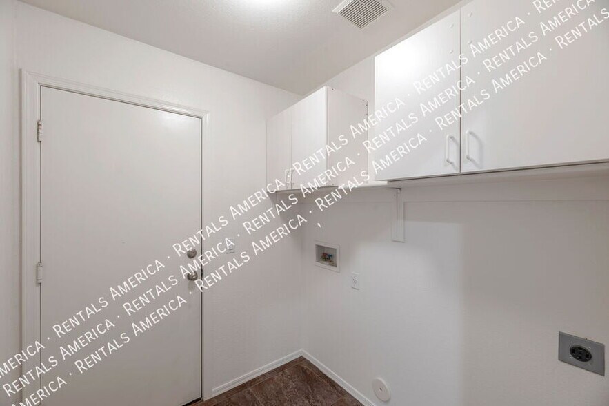 Building Photo - 3859 E Longhorn Dr
