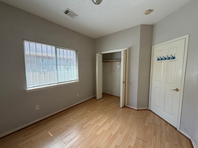 Building Photo - 13403 Agarita Ln