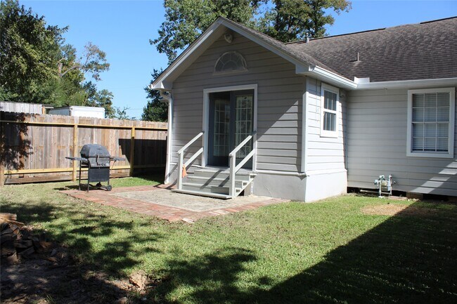 Building Photo - 2914 Pitzlin St