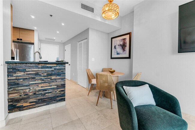 Building Photo - 6515 Collins Ave