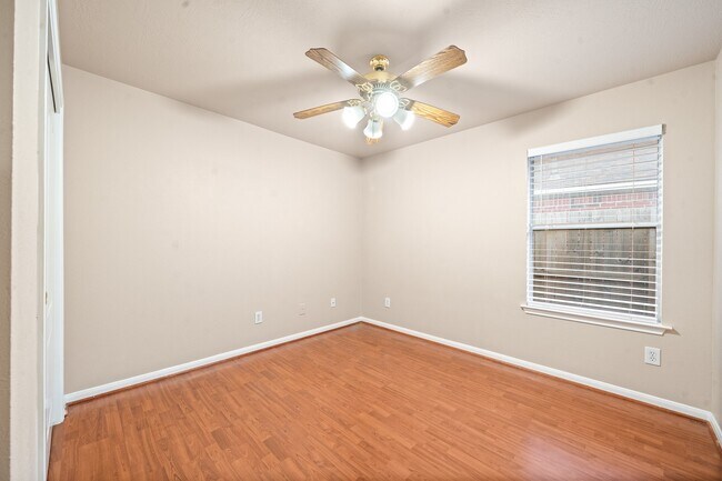 Building Photo - 10315 Kennewick Dr