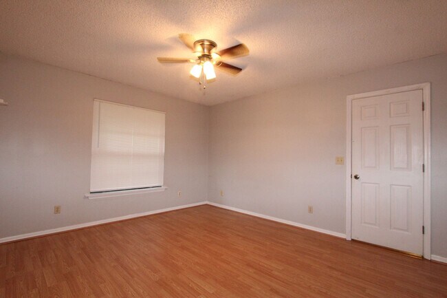 Building Photo - Beautiful 3B/2B Home in Minneola!