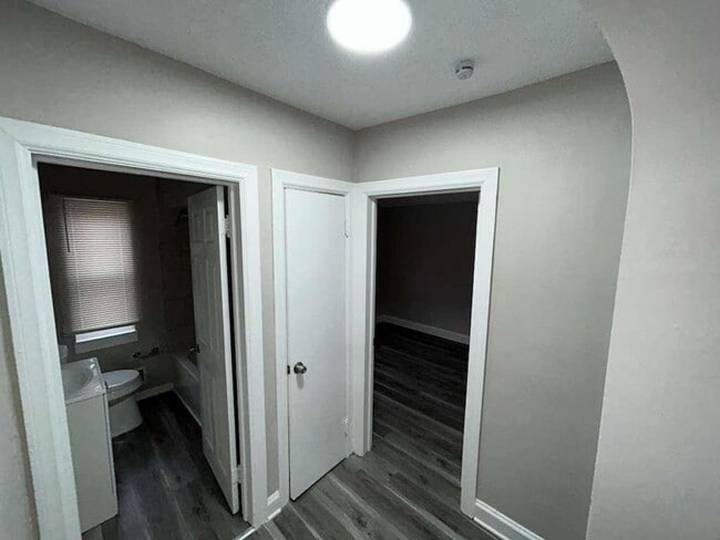 Building Photo - Freshly Renovated 3 Bedroom Bungalow