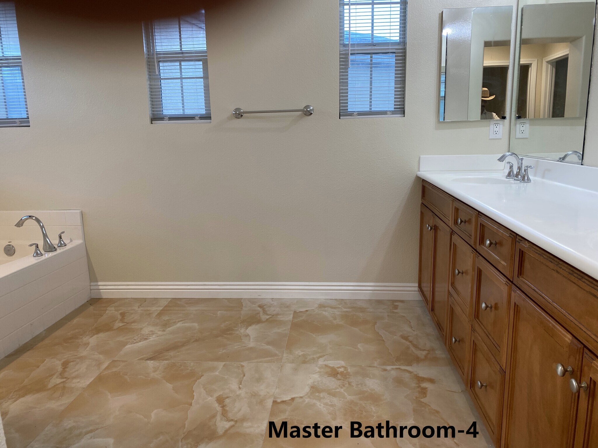 Master Bathroom - 31750 Paseo de Castaic