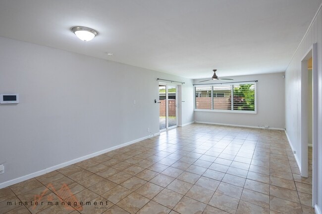 Building Photo - 1568 Kupau St