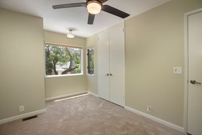 Building Photo - Hillside La Mesa, single family home, 3Bed...
