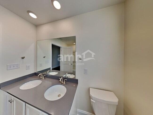 Building Photo - 2068 Williamshire Ln
