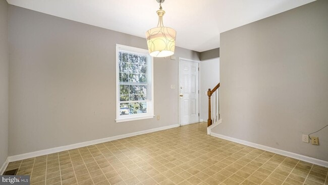 Building Photo - 24 Duttonview Dr