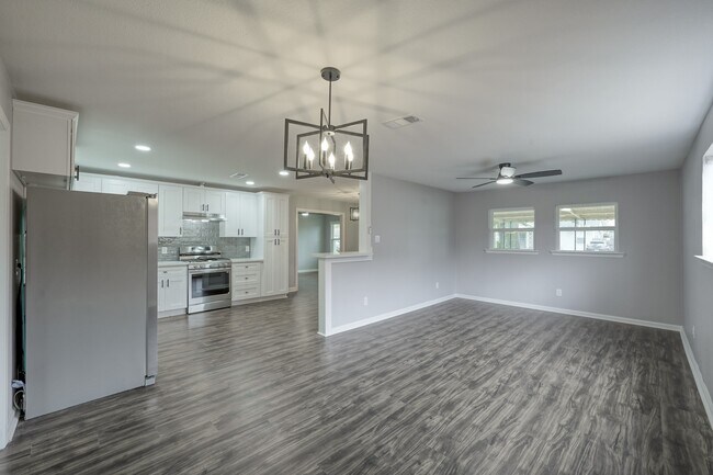 Building Photo - 513 Barkley St