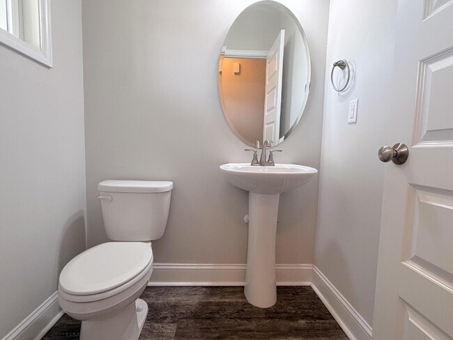 Building Photo - Spacious 3 Bedroom Home on 1 Acre Lot!