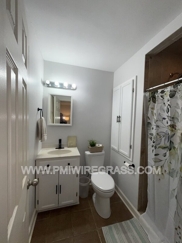 Building Photo - 202 Pondella Dr
