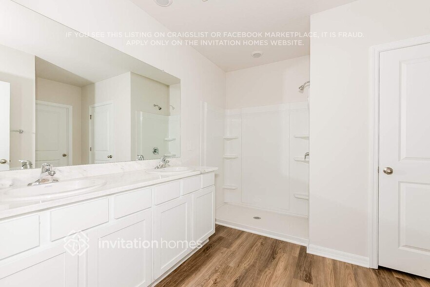 Building Photo - 8017 Majestic Palms Ct
