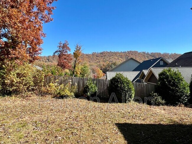 Building Photo - 15 Allen Ave