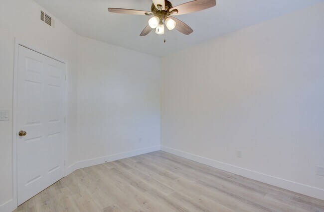 Building Photo - Horizon Hills Condominiums