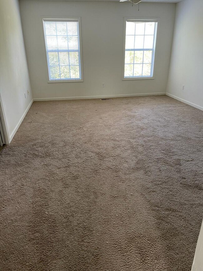 Building Photo - 111 N Springview Dr