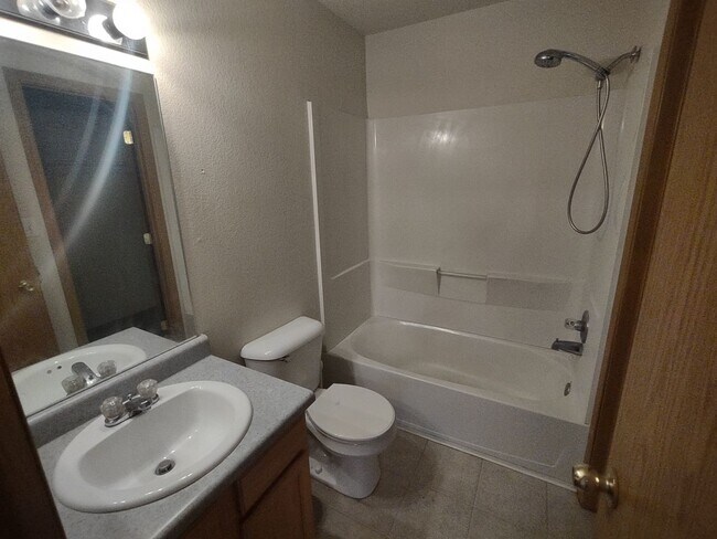 Building Photo - ALL PROSPECTIVE TENANTS MUST SUBMIT A $58 NON-REFUNDABLE APPLICATION FEE PER APPLICANT ONLINE AND...