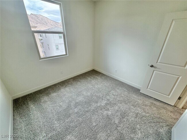 Building Photo - 1548 Little Penguin St