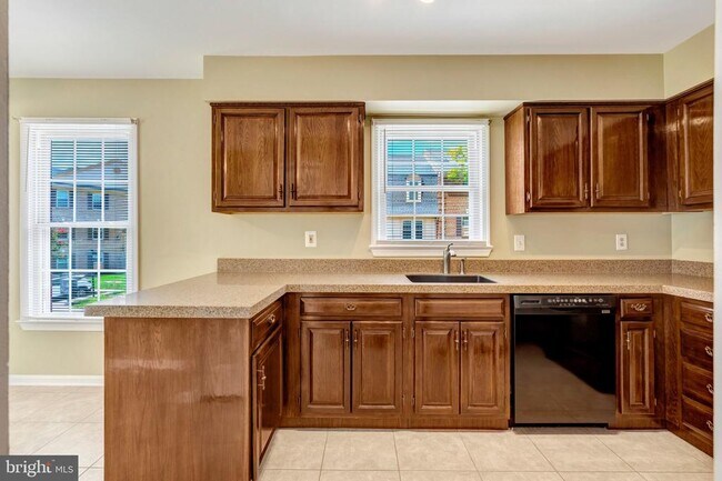 Building Photo - 5964 Norham Dr