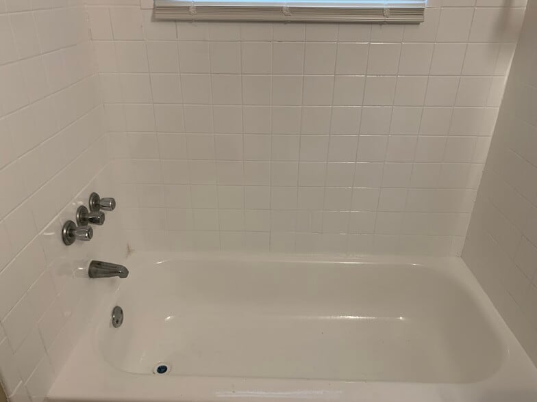 Building Photo - 10008 N Lantana Ave