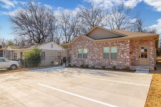 Building Photo - 1800 S Harrison St