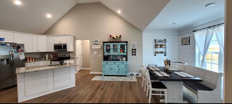 Building Photo - 3012 Cambridge Ct