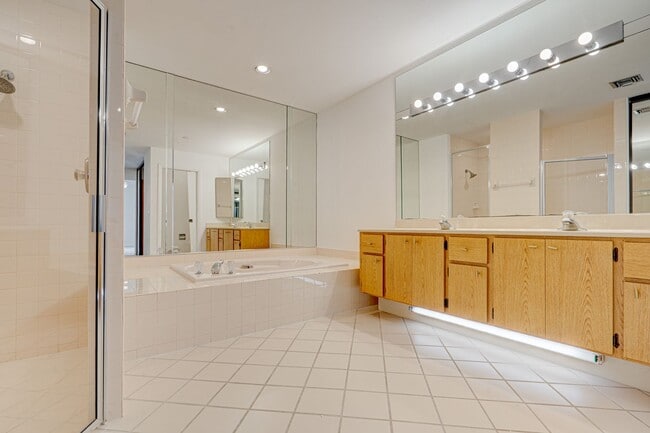 Building Photo - Luxurious 3 Bedroom Oasis with Pool and Beach Access AVAILABLE NOW!