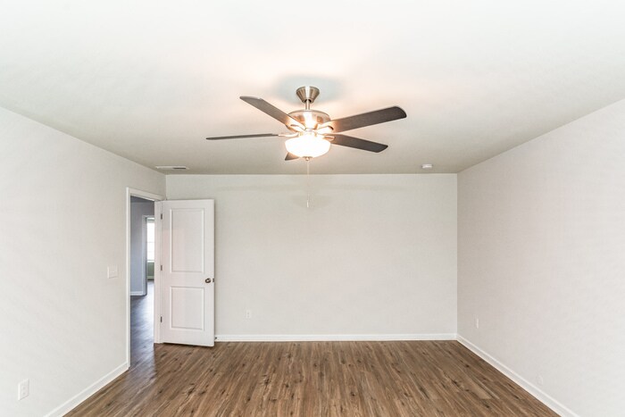 Building Photo - 905 Stolls Ln
